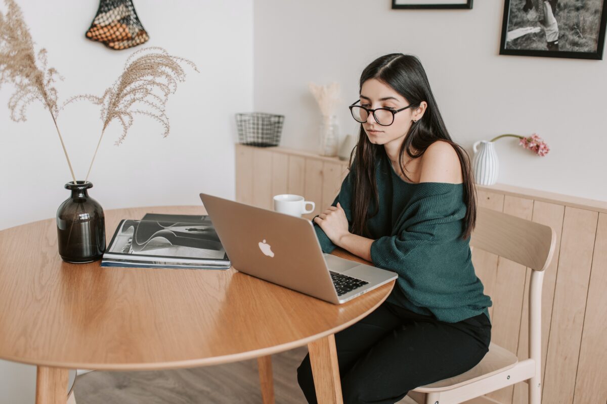 freelancer woman working from home